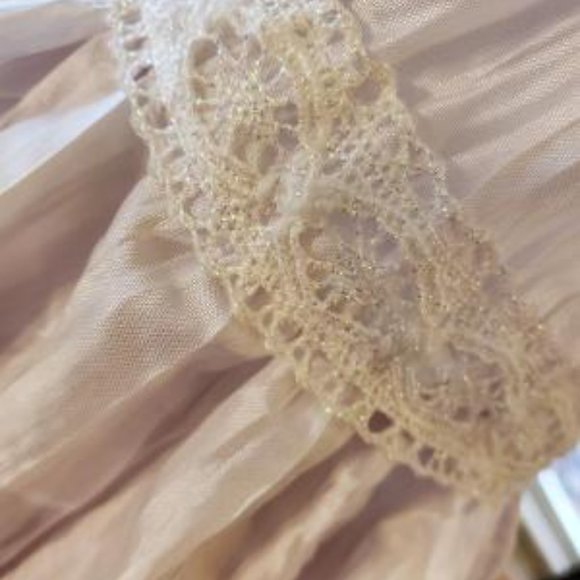 Gorgeous JACKIE JON NEW YORK Elegant Ruffled Blouse, size 8 - Picture 5 of 6